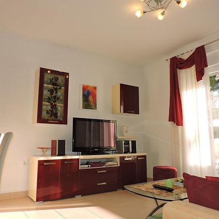 Apartman Legin Fažana Exteriör bild