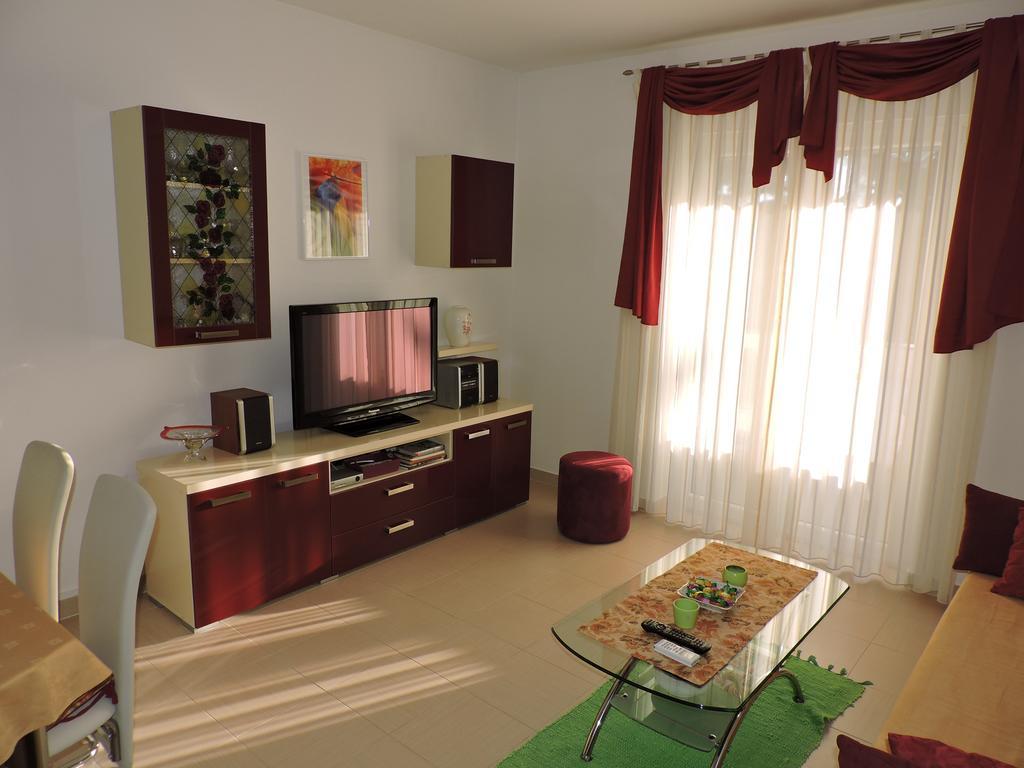 Apartman Legin Fažana Exteriör bild
